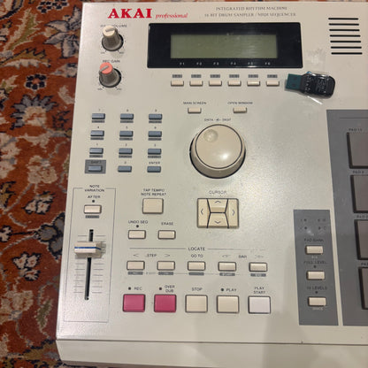 AKAI MPC-2000 with GOTEK Floppy Emulator