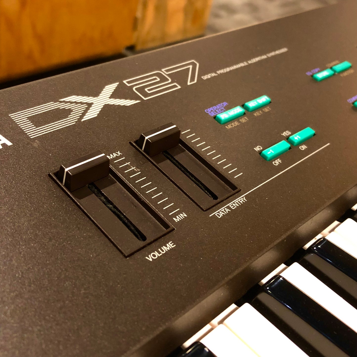 Yamaha DX27 Programmable Algorithm Synthesizer 1985