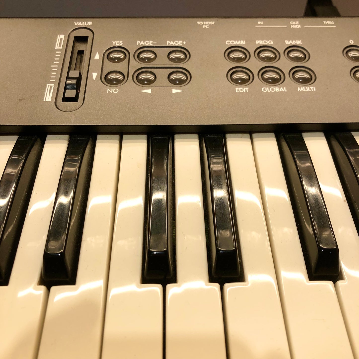 KORG X5 Polyphonic Synthesizer 1995