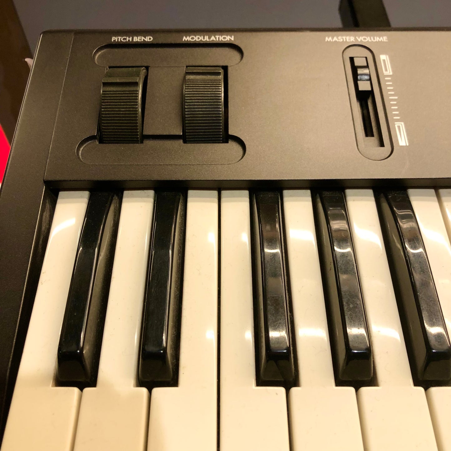 KORG X5 Polyphonic Synthesizer 1995