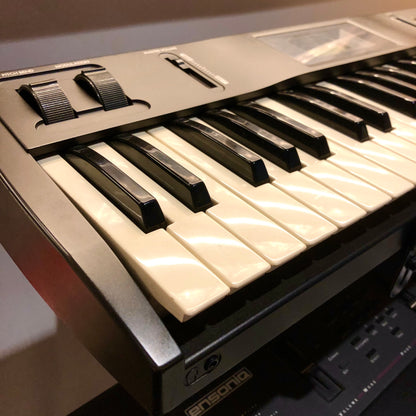 KORG X5 Polyphonic Synthesizer 1995