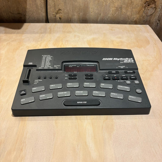 Zoom RyhthmTrak - 234 Drum Machine