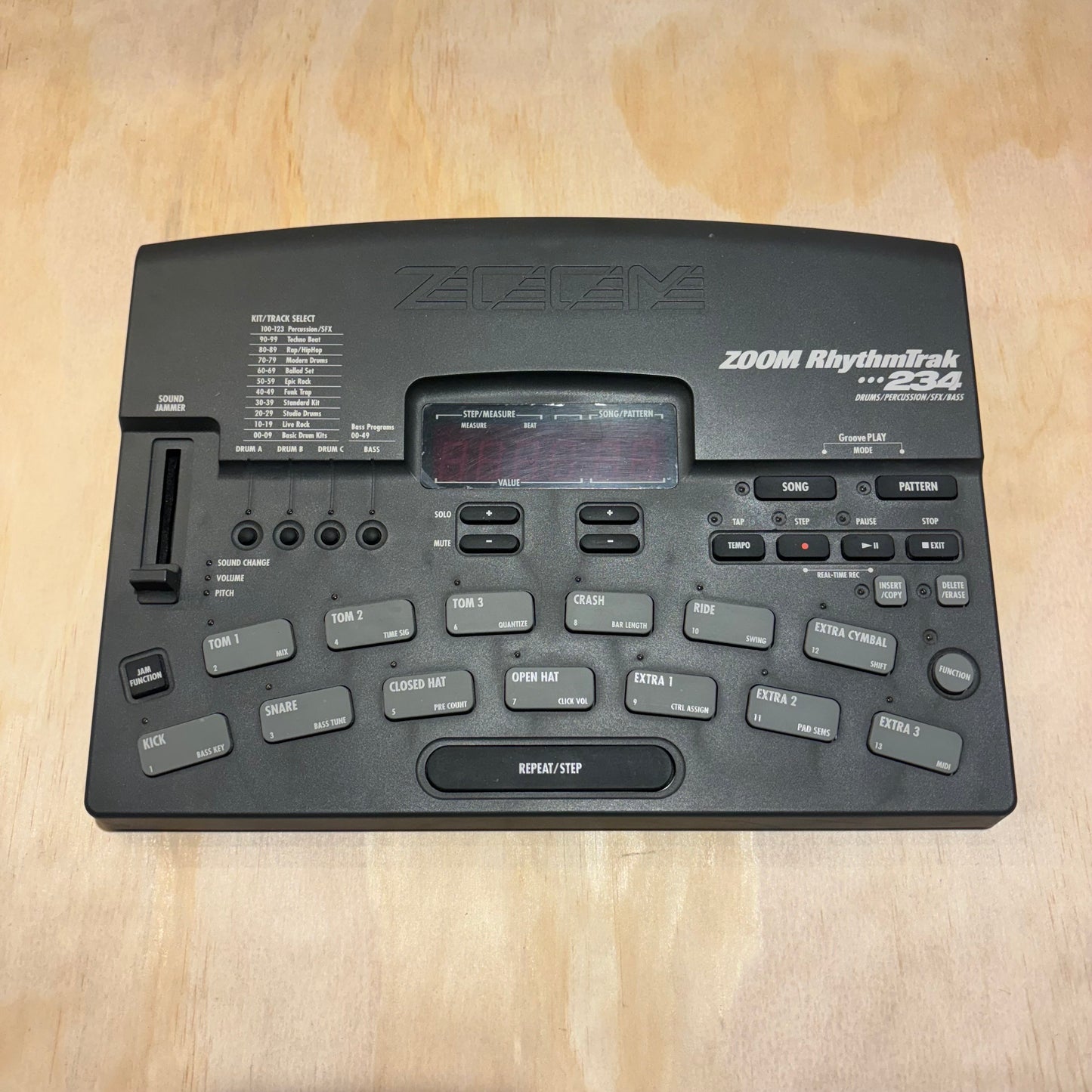 Zoom RyhthmTrak - 234 Drum Machine