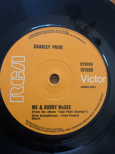 Charley Pride - Me & Bobby McGee / A Good Chance Of Tear-Fall Tonight (7", 45 RPM, Single) (Very Good (VG))
