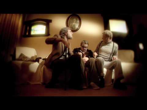 B wiv Deece meets Maundz film clip (uncensored version)