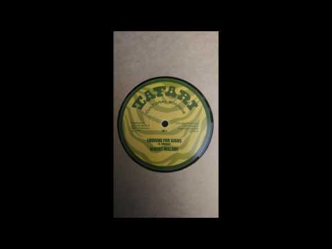 Albert Malawi - Looking For Signs